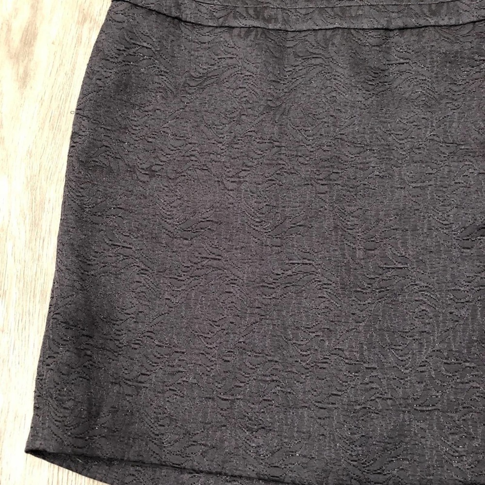 Ann Taylor LOFT Women's Charcoal Gray Floral Lace Pattern Mini Pencil Skirt sz 6 - Picture 2 of 4